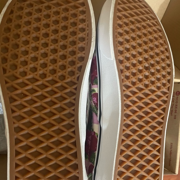 NWT Vans Romantic Floral Slip Ons Men sz 8.5/Women sz 10 with box. - Picture 12 of 14